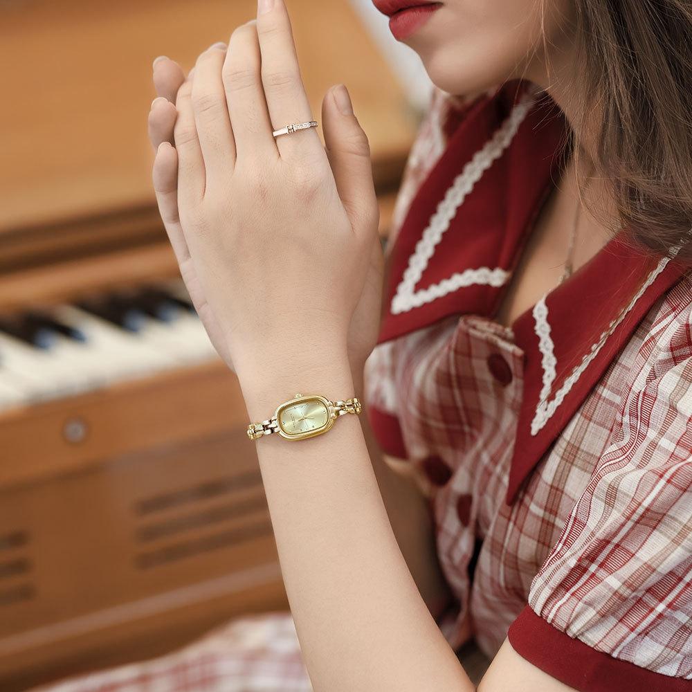 Diana Retro Oval Gold