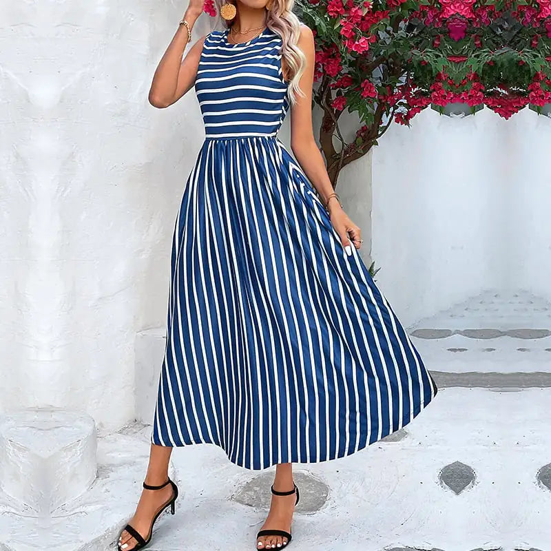 Delikate Ray Dress with sleeveless charm and soft rhythm