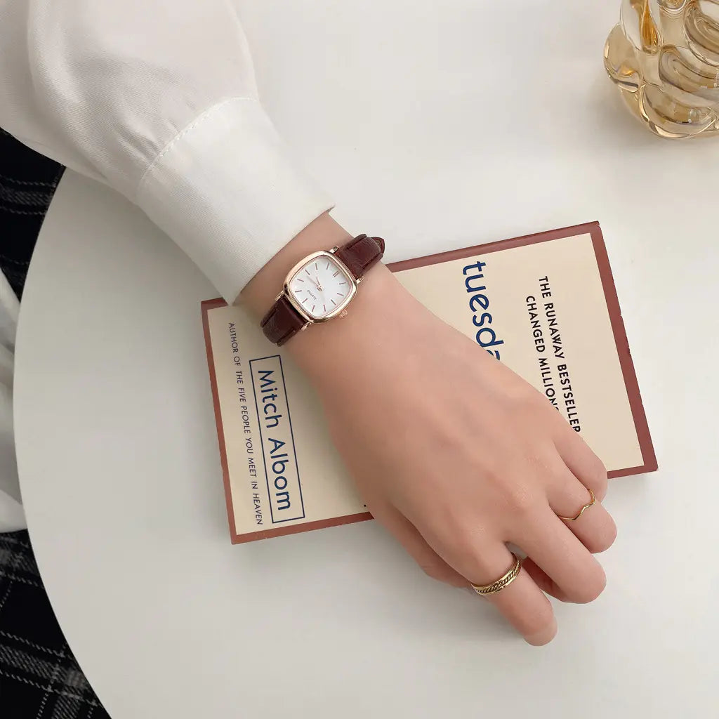 Elisabeth Leather Vintage Square Dial