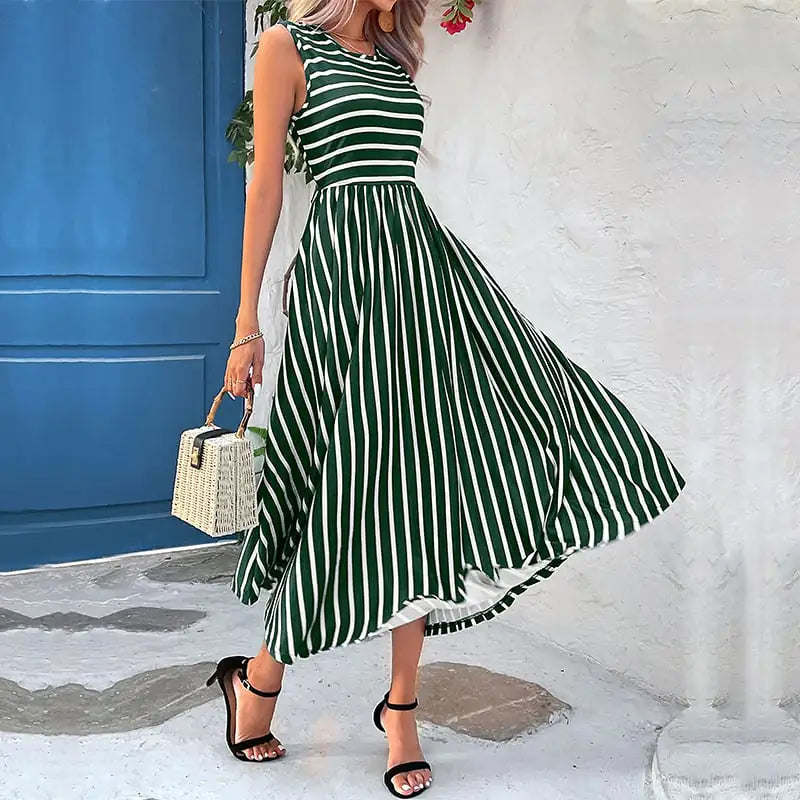 Delikate Ray Dress with sleeveless charm and soft rhythm