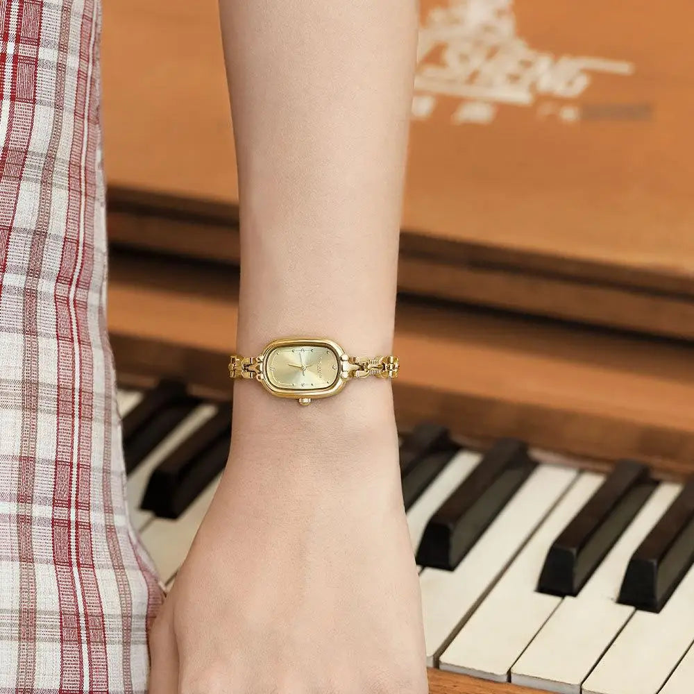Diana Retro Oval Gold