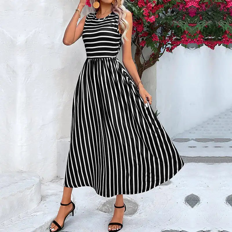 Delikate Ray Dress with sleeveless charm and soft rhythm