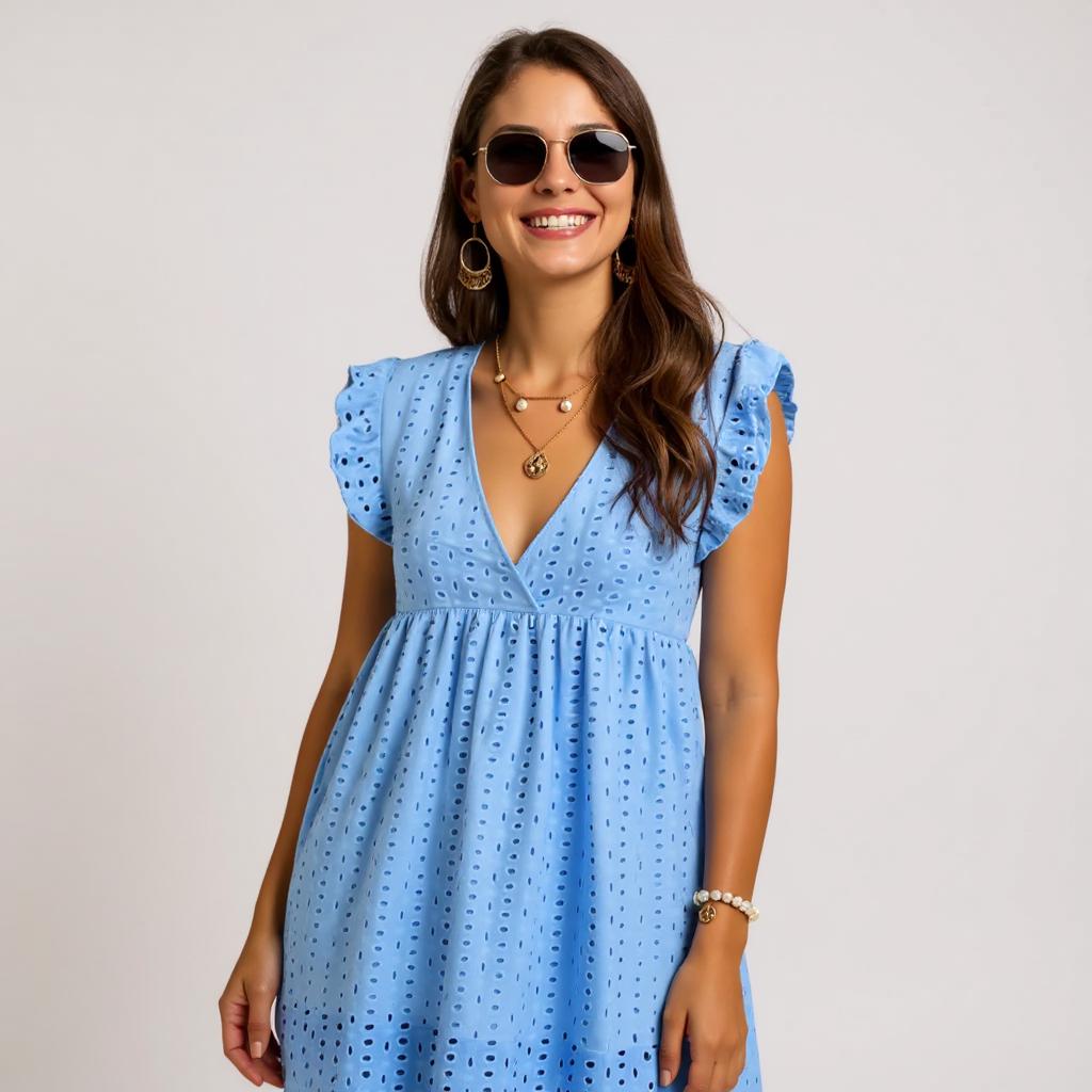Auréa Light Dress of lace softness and flirty silhouette