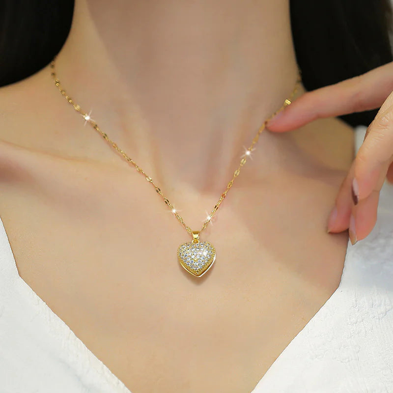 Manu zircon heart necklace