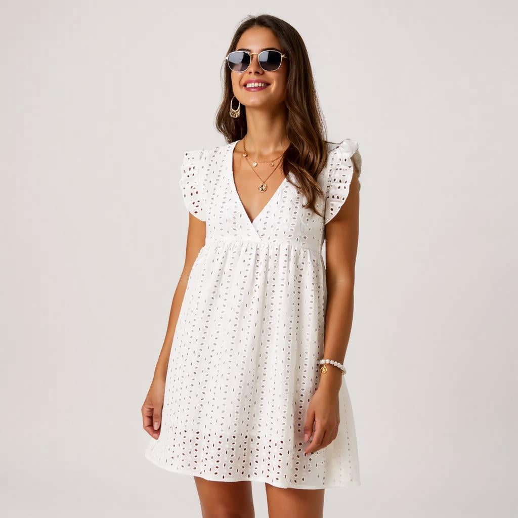 Auréa Light Dress of lace softness and flirty silhouette